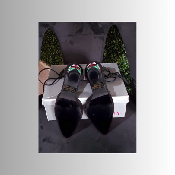 BLACK FLORAL EMBROIDERED FAUX SUEDE SHOE - Picture 5 of 5